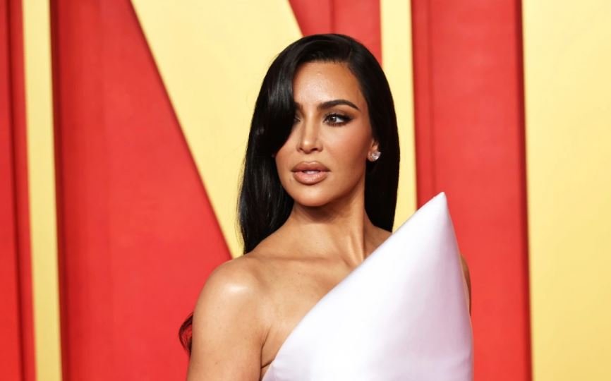 who is kim kardashian dating
